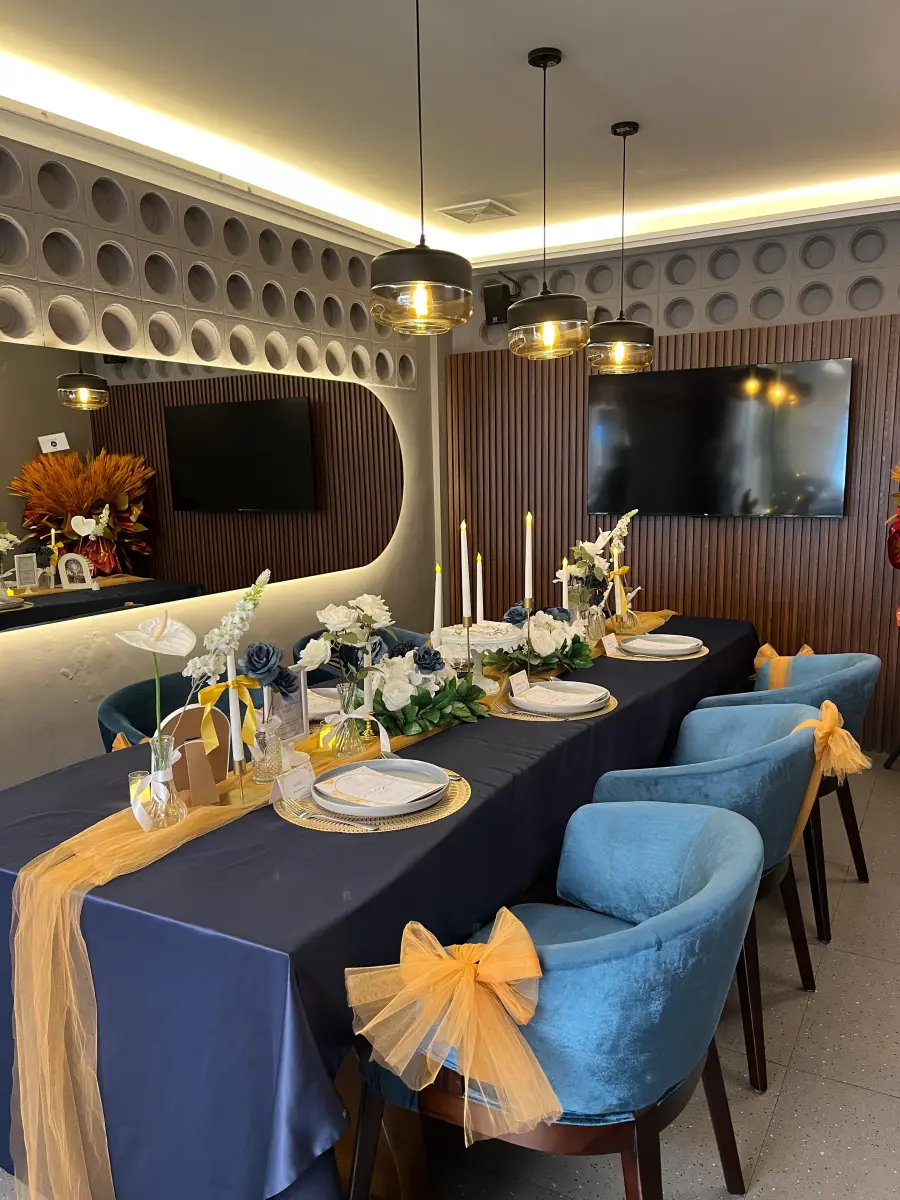 Navy & White Premium